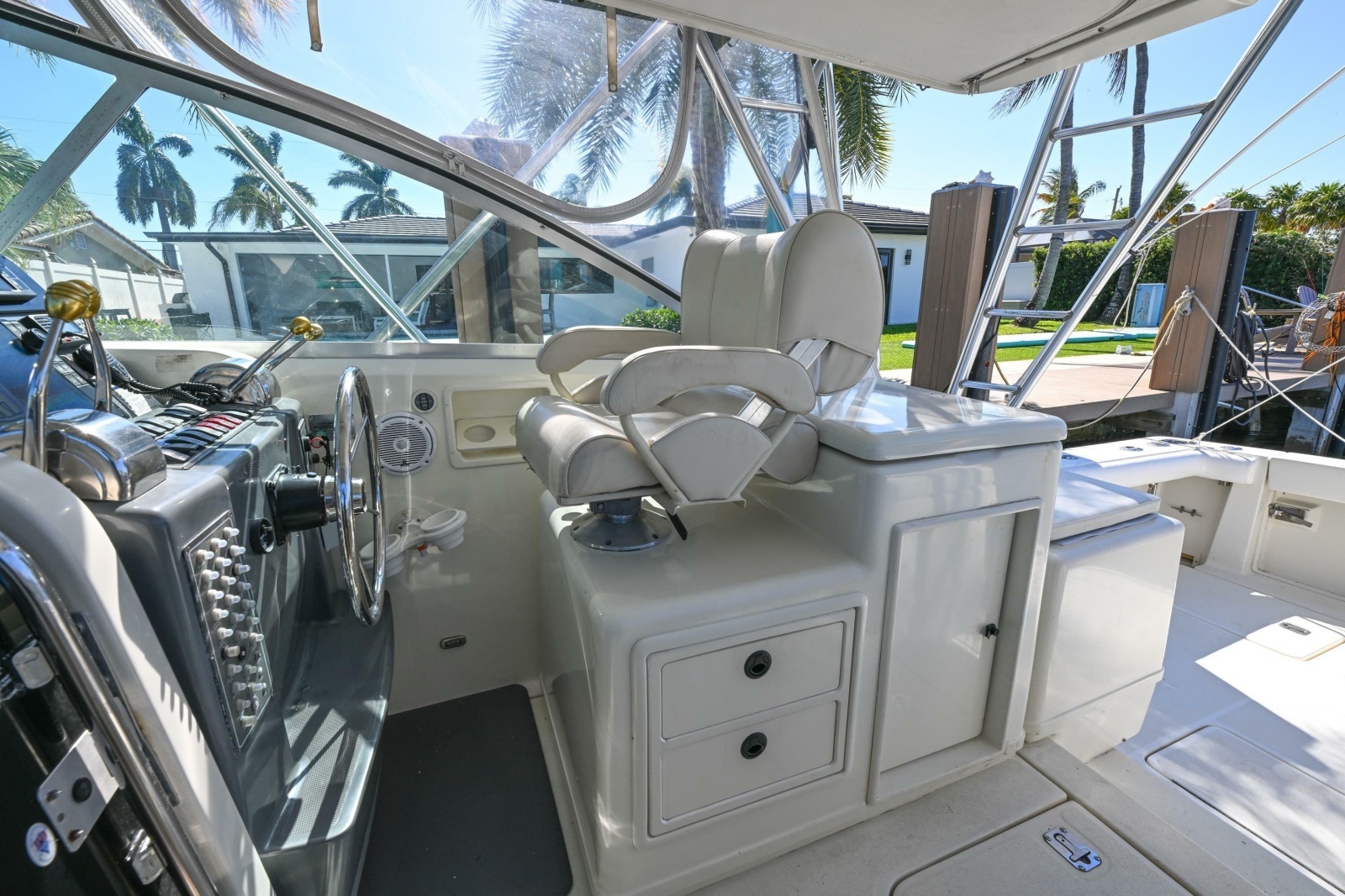 2000 Pursuit 3400 Express