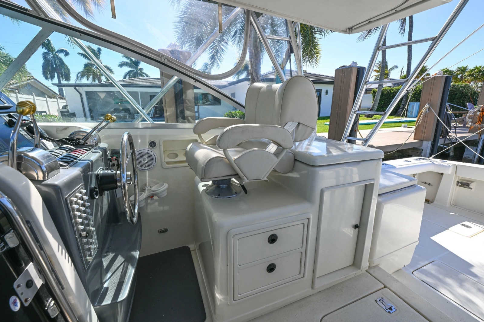 2000 Pursuit 3400 Express