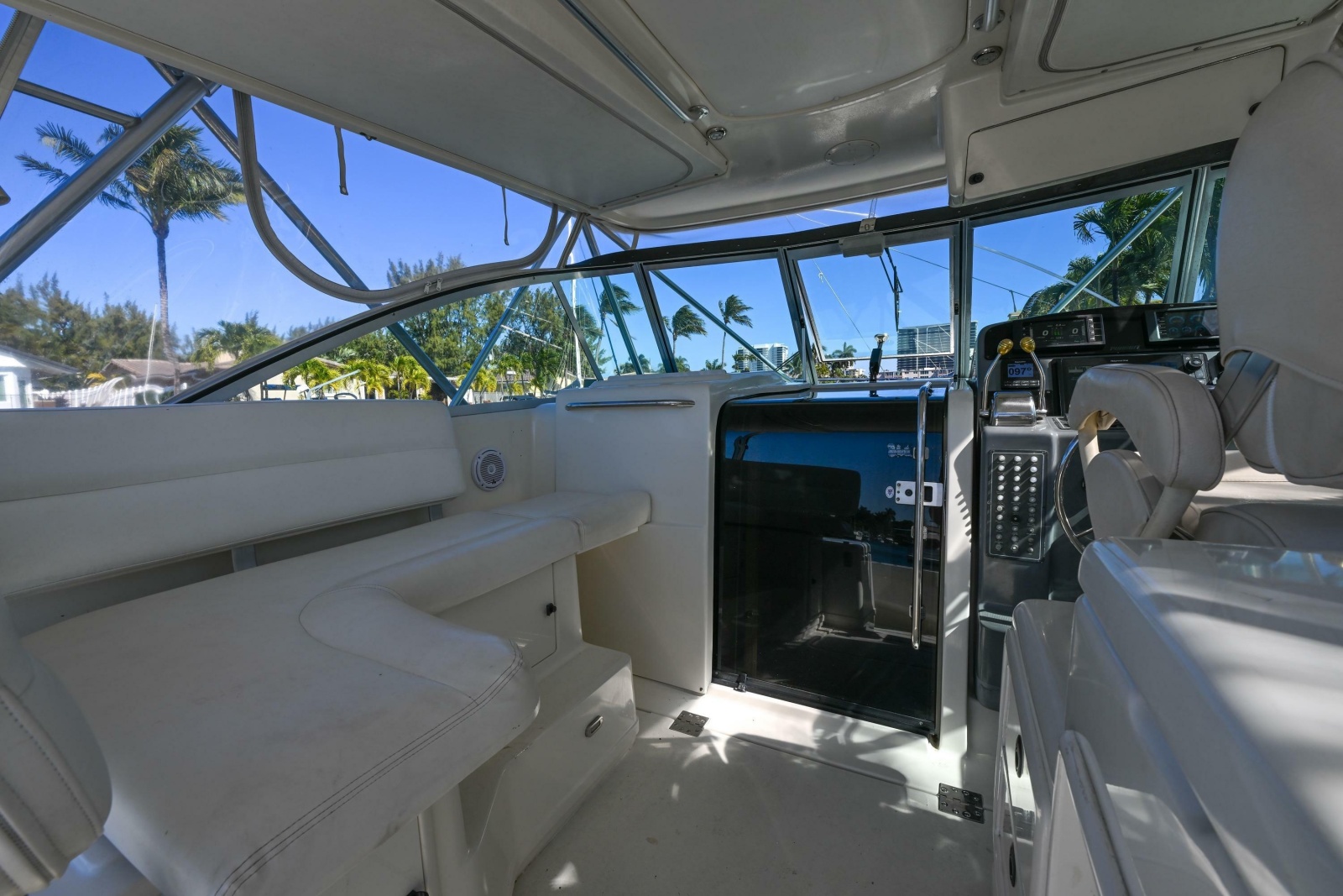 2000 Pursuit 3400 Express