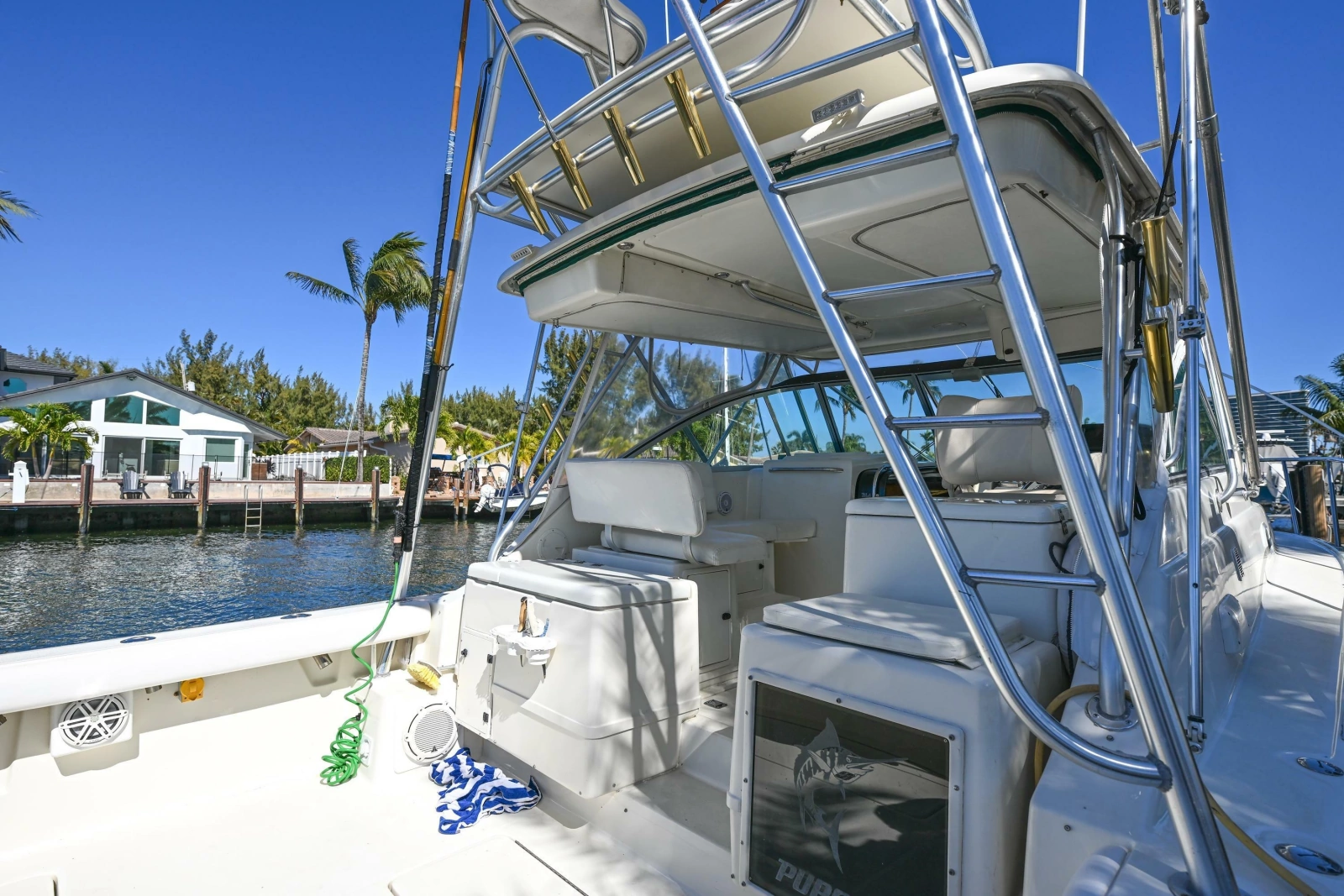 2000 Pursuit 3400 Express
