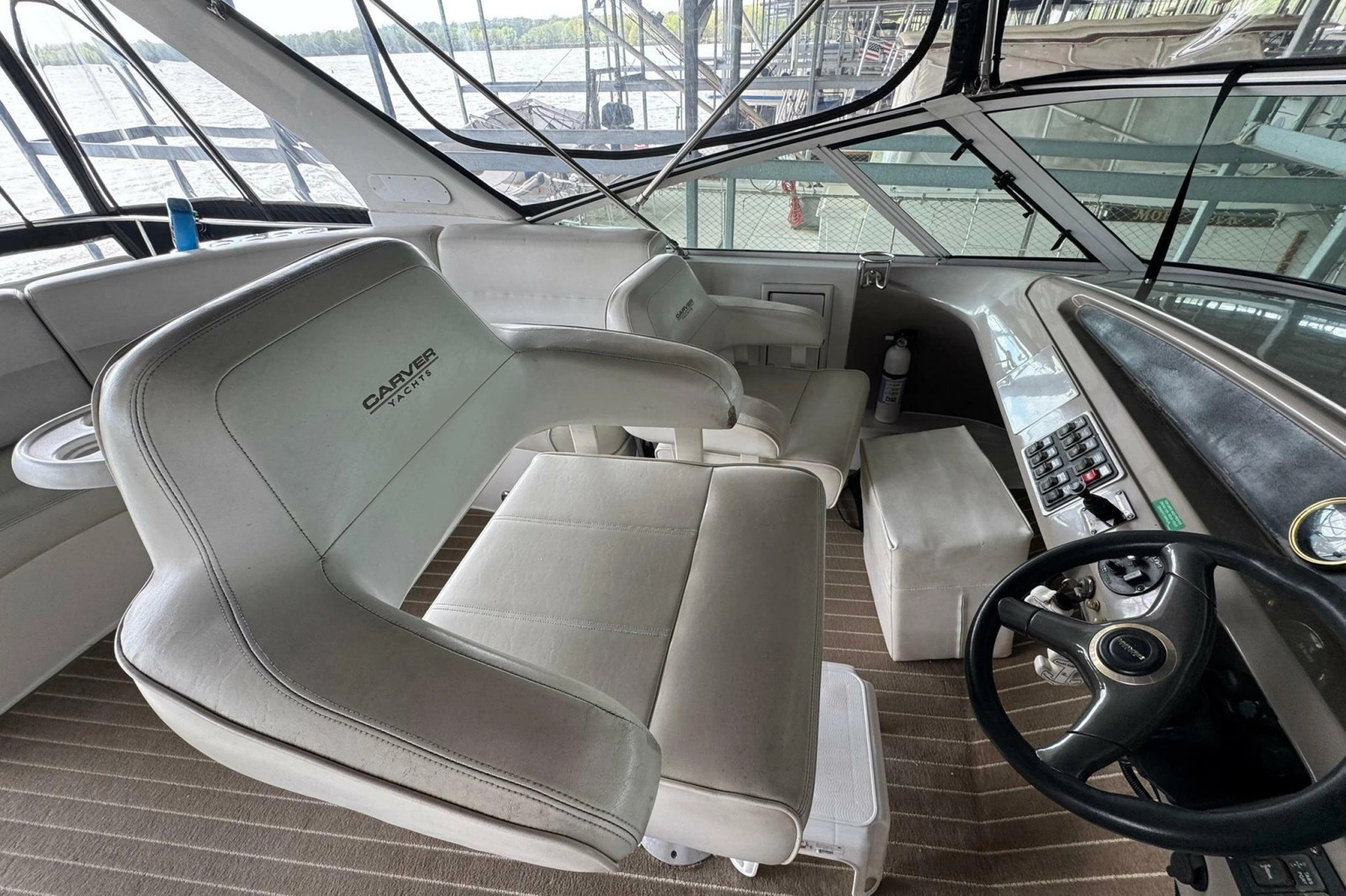 1999 Carver 450 Voyager Pilothouse