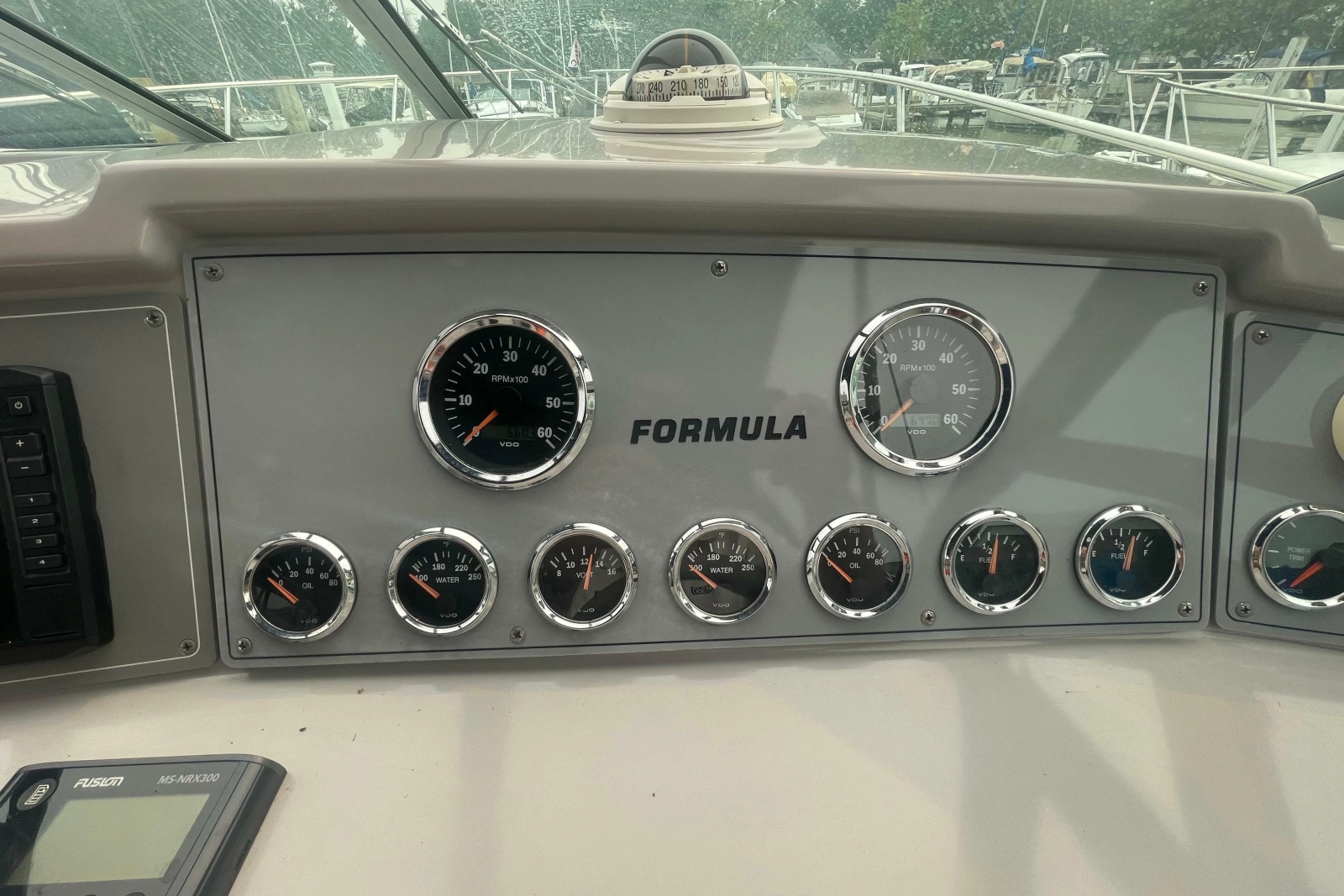 1999 Formula 31 Performance Cruiser