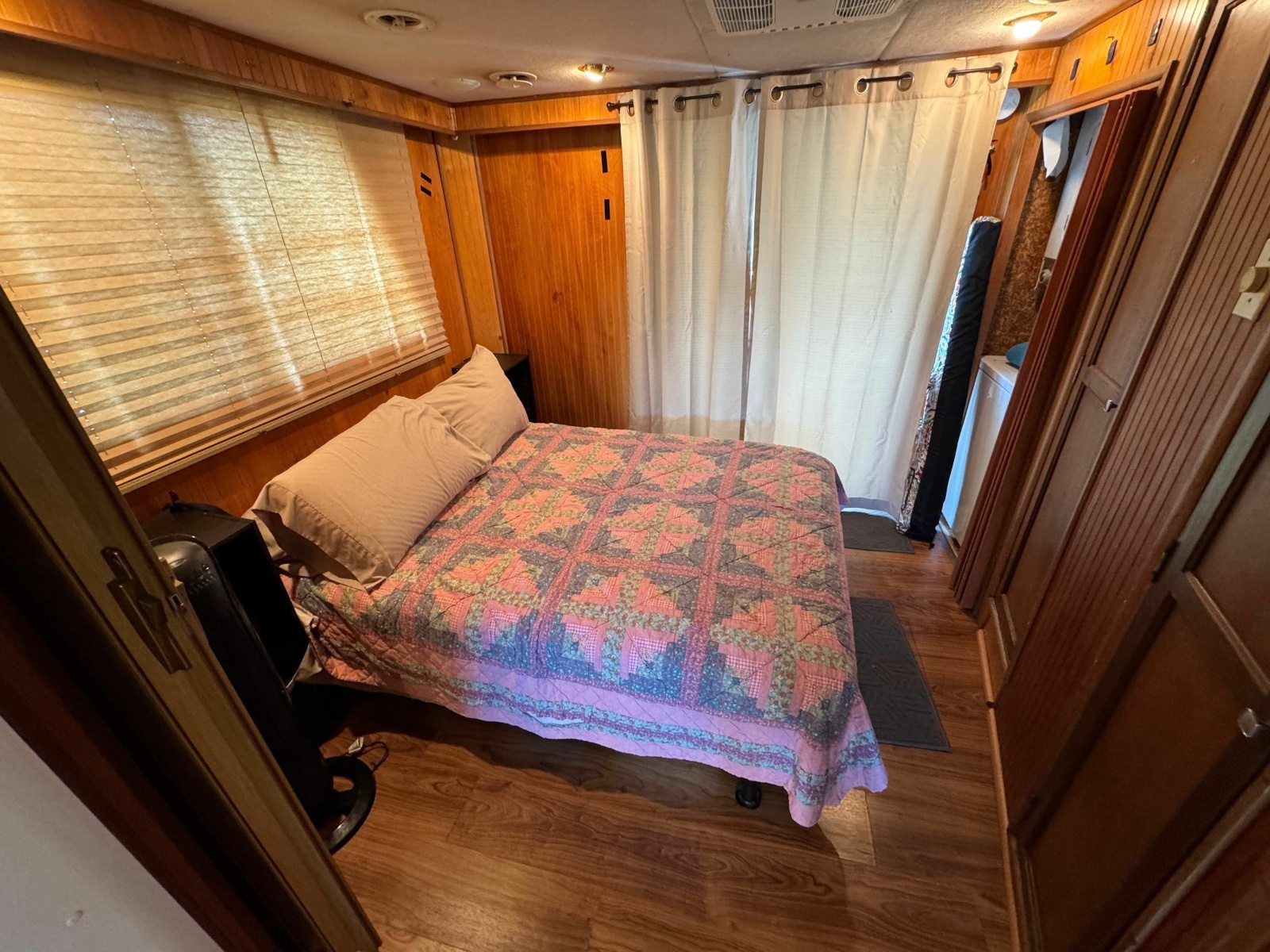 1998 Gibson 47 Executive