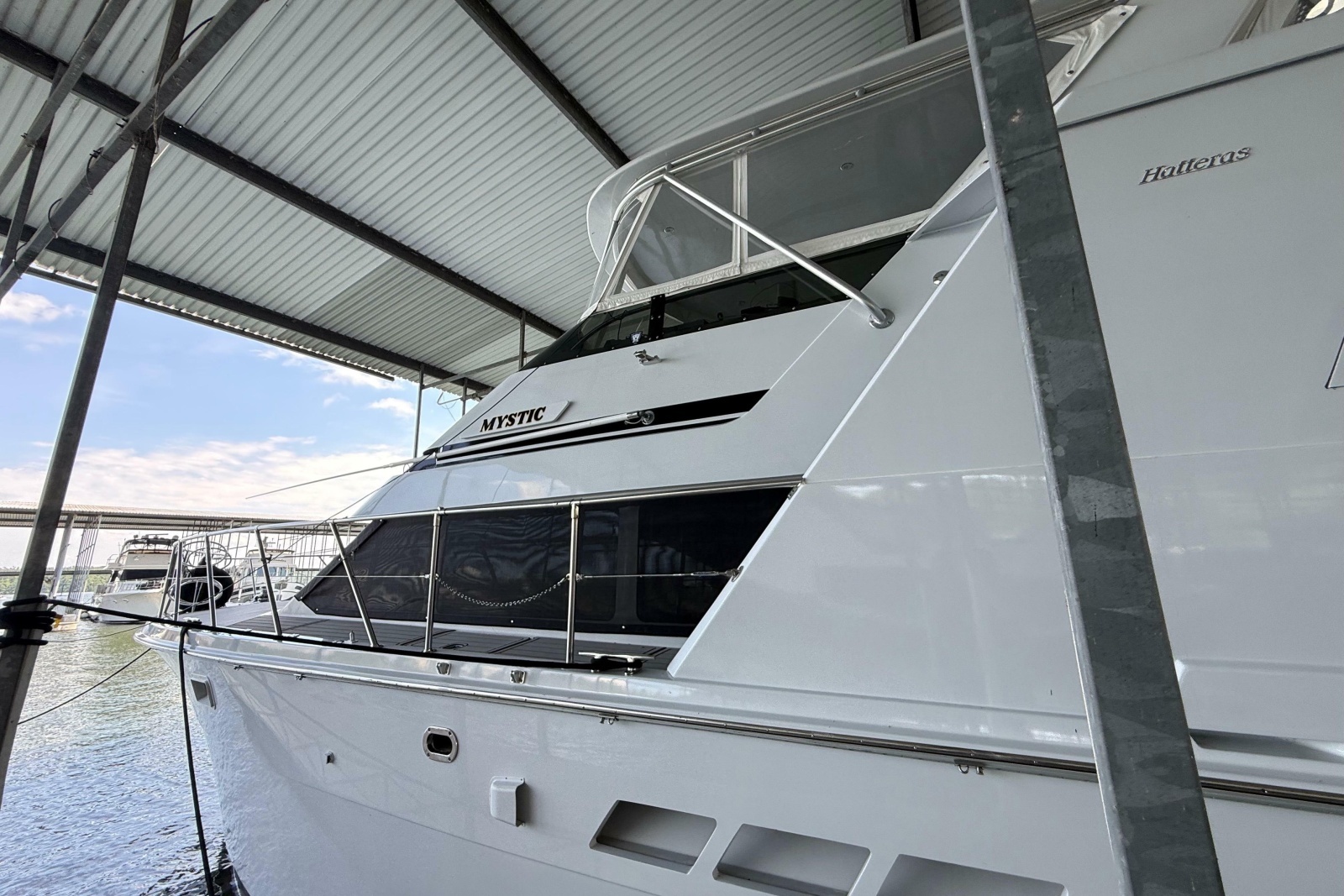 1998 Hatteras 52 Sport Deck Motor Yacht