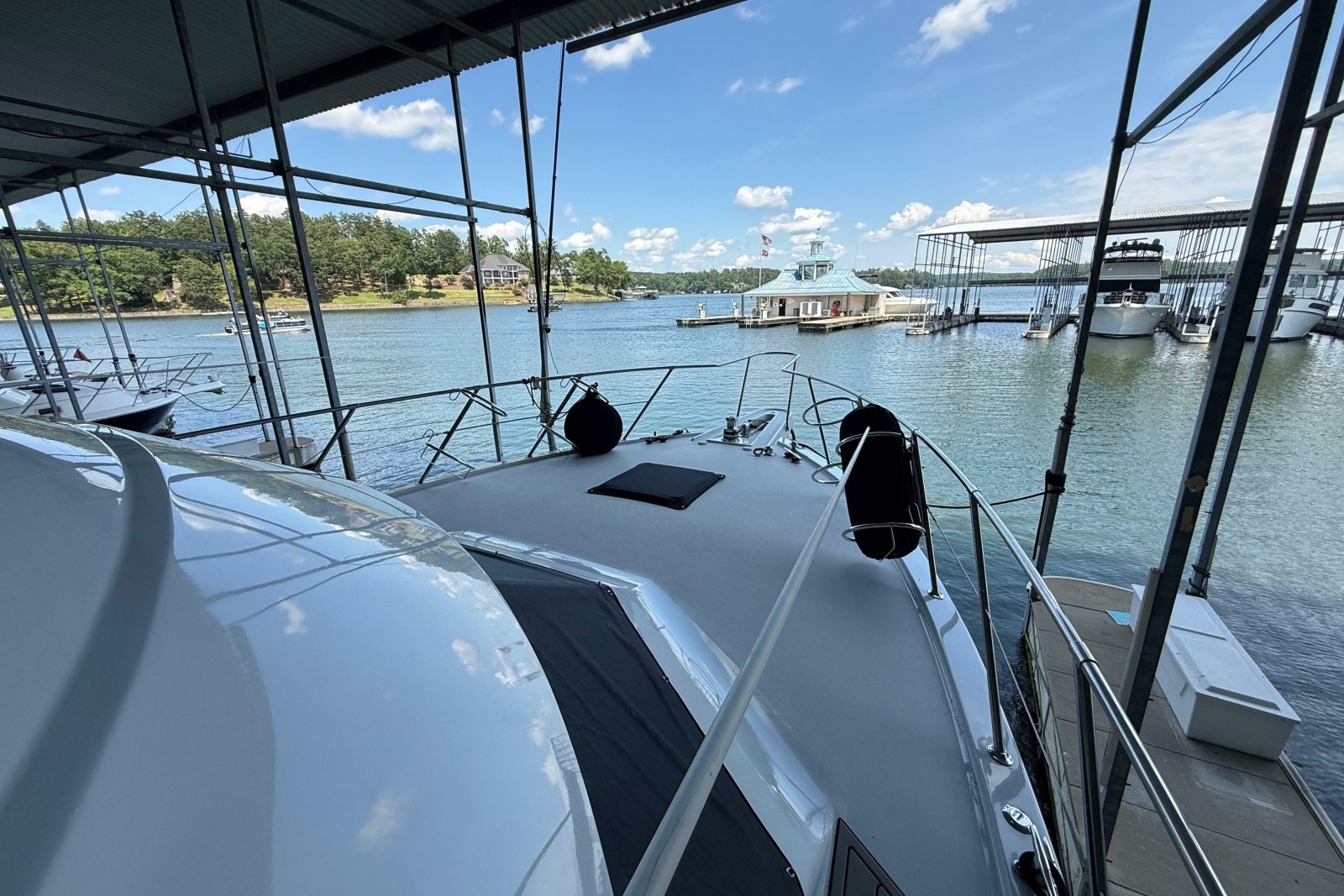 1998 Hatteras 52 Sport Deck Motor Yacht