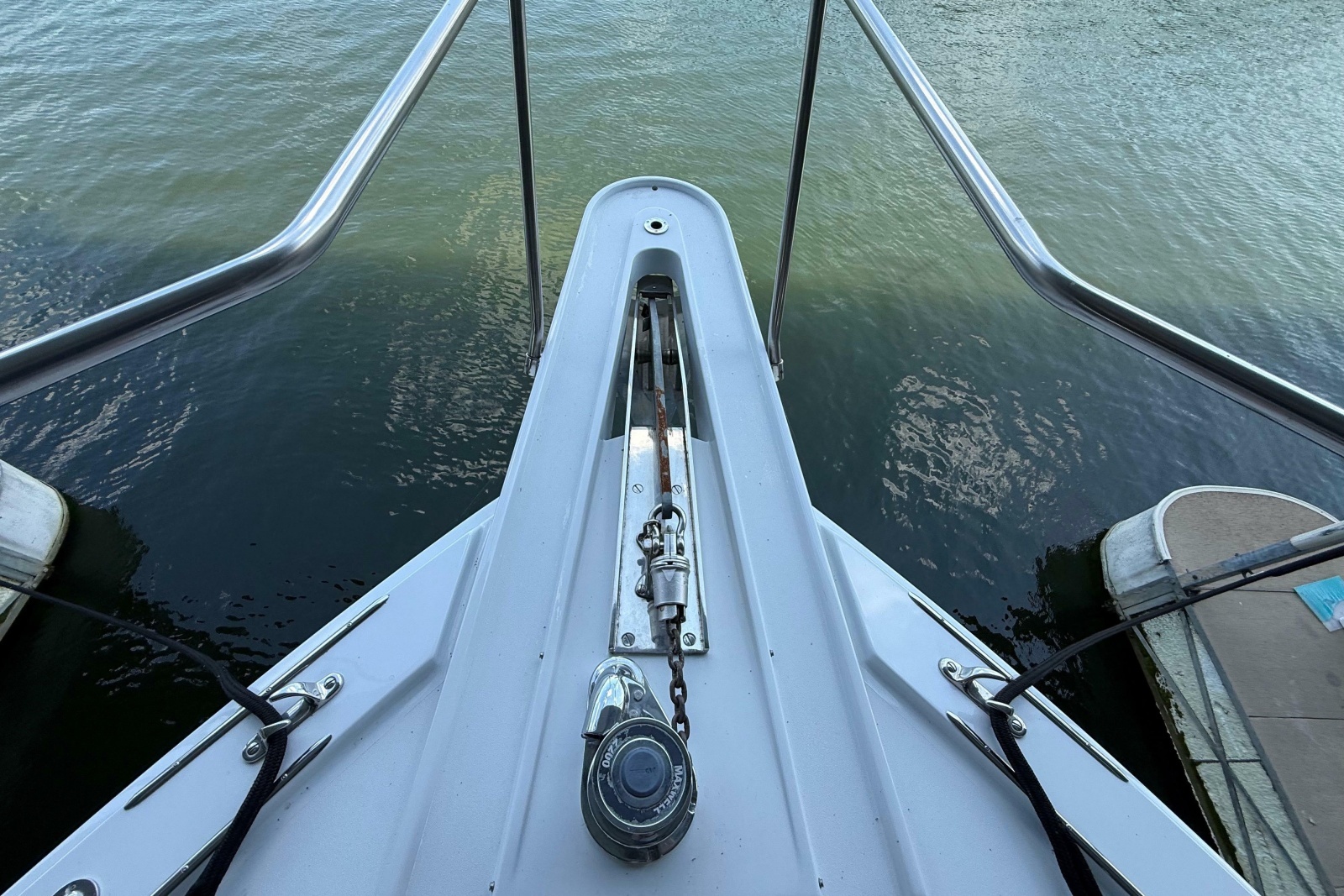 1998 Hatteras 52 Sport Deck Motor Yacht