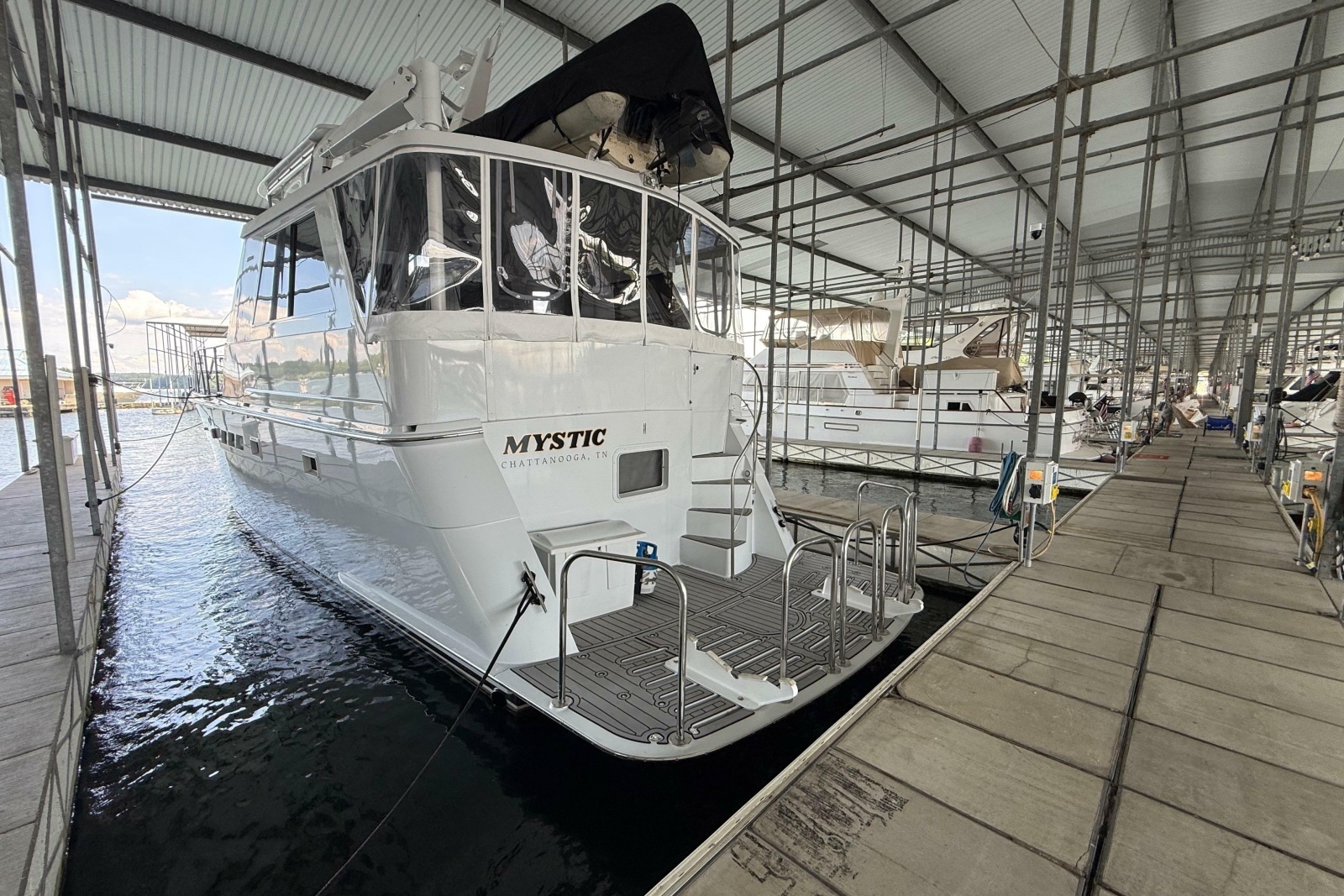 1998 Hatteras 52 Sport Deck Motor Yacht
