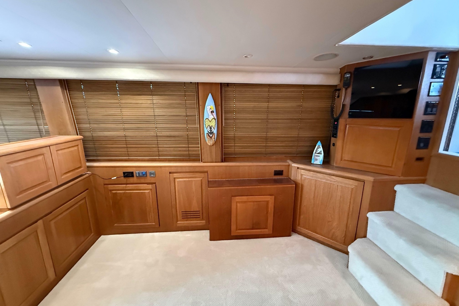 1998 Hatteras 52 Sport Deck Motor Yacht