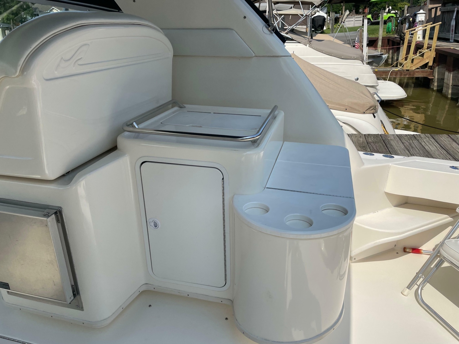 1997 Sea Ray 330 Express
