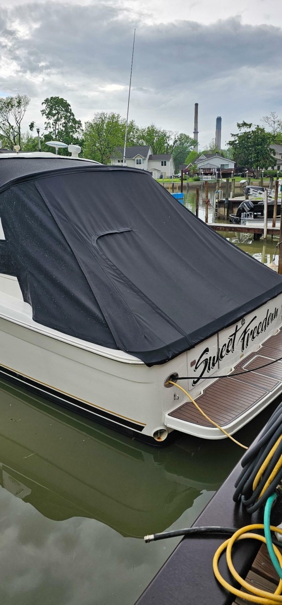 1997 Sea Ray 330 Express