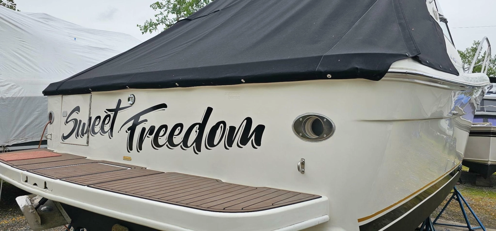 1997 Sea Ray 330 Express