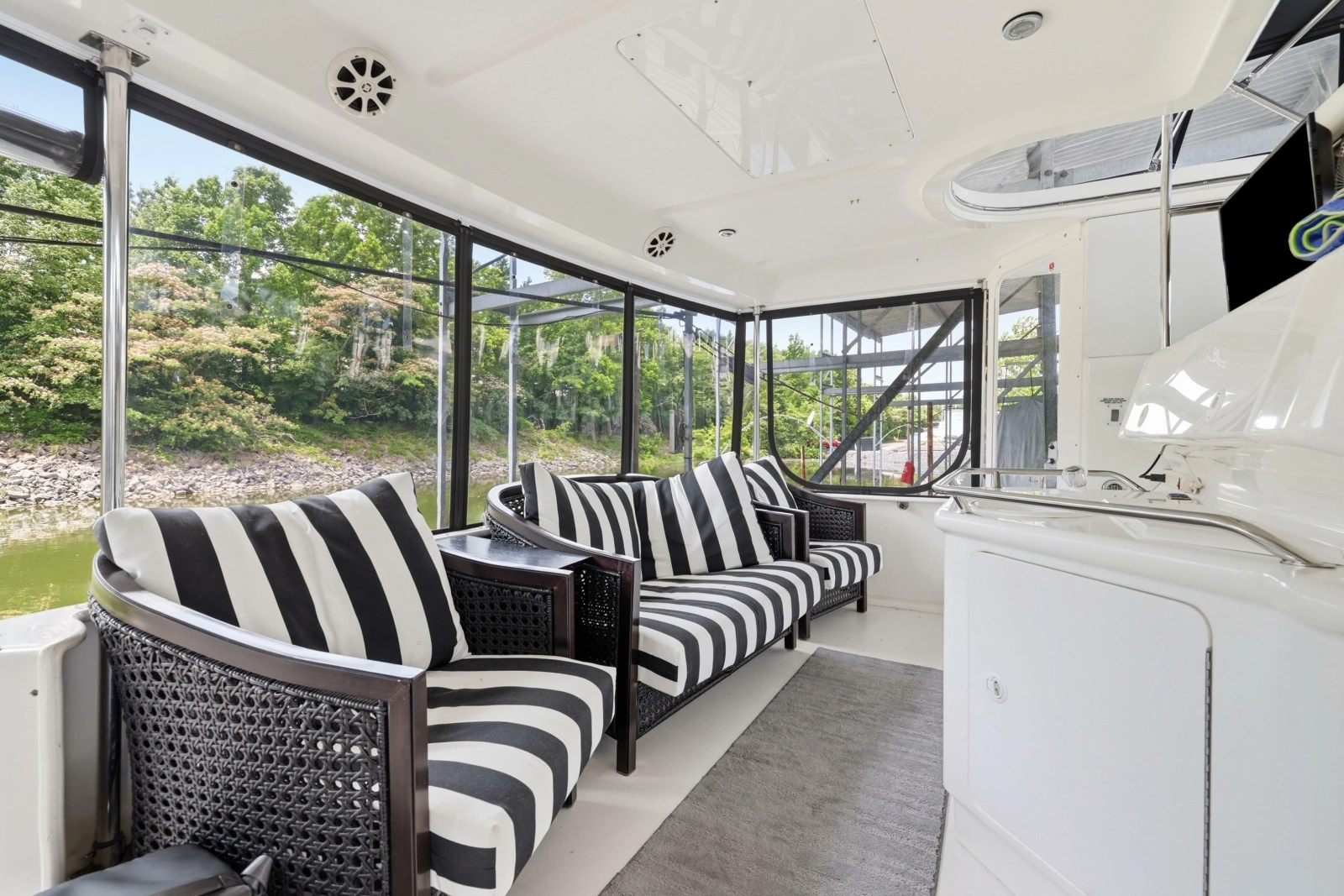 1997 Sea Ray 370 Aft Cabin