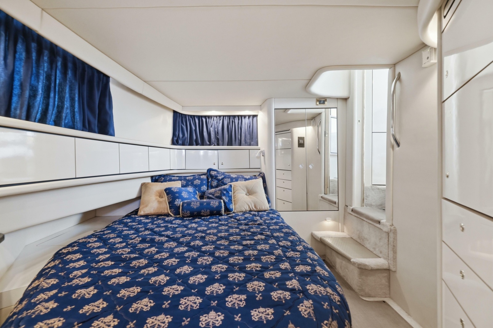 1997 Sea Ray 370 Aft Cabin