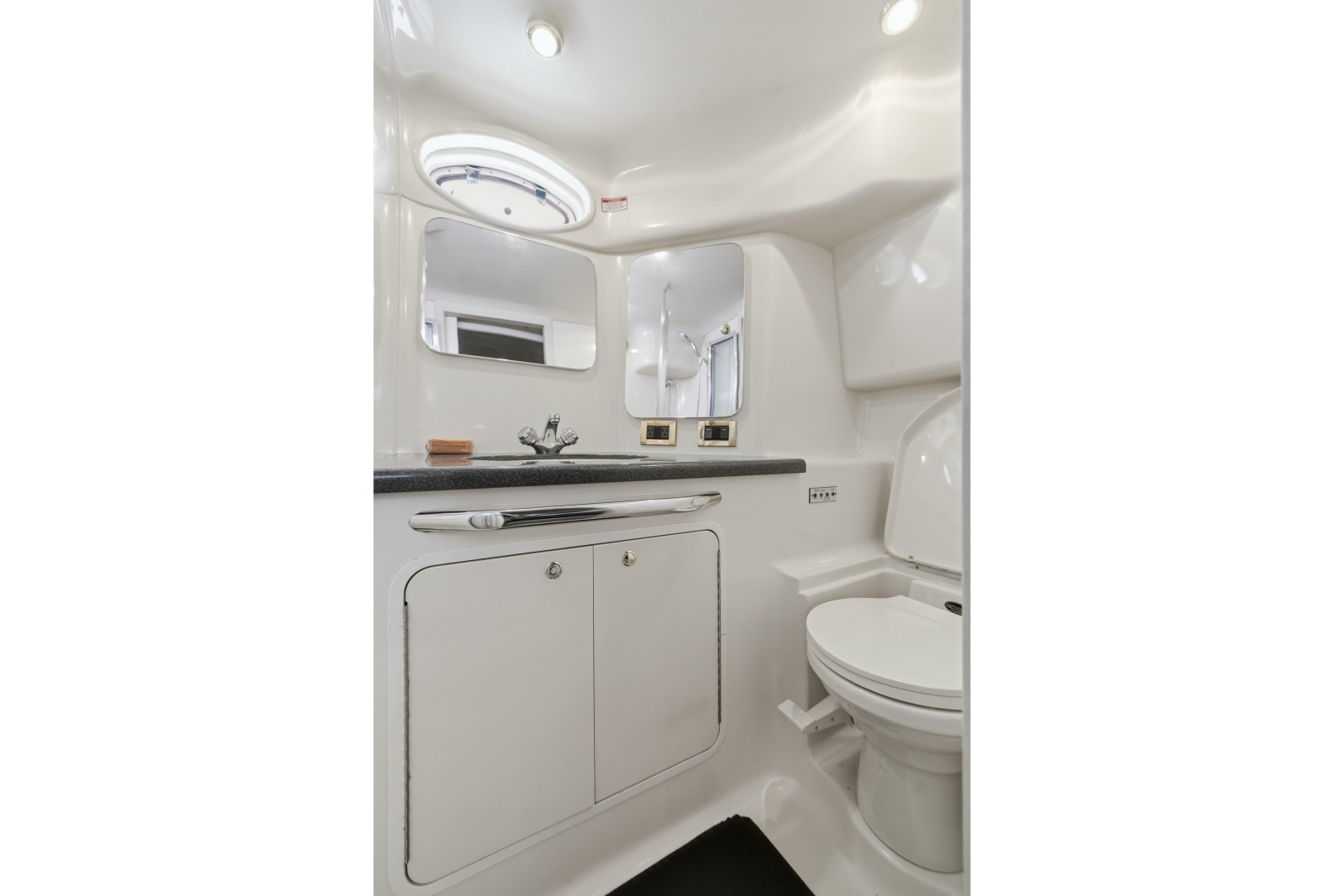 1997 Sea Ray 370 Aft Cabin