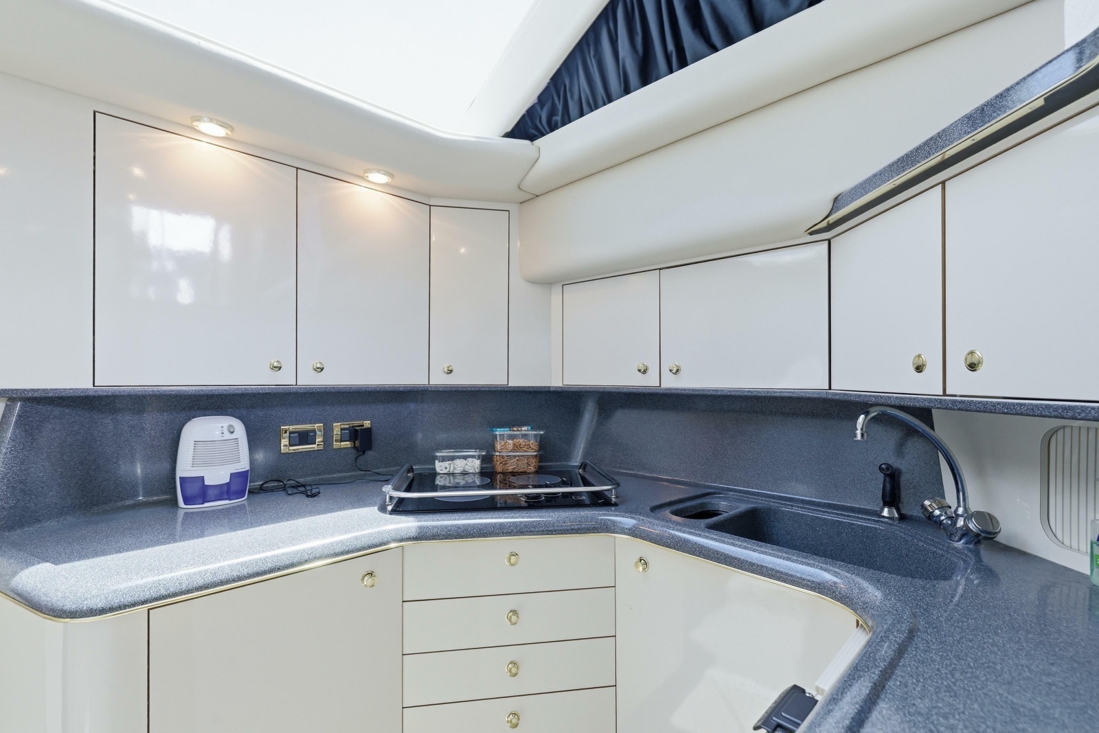1997 Sea Ray 370 Aft Cabin