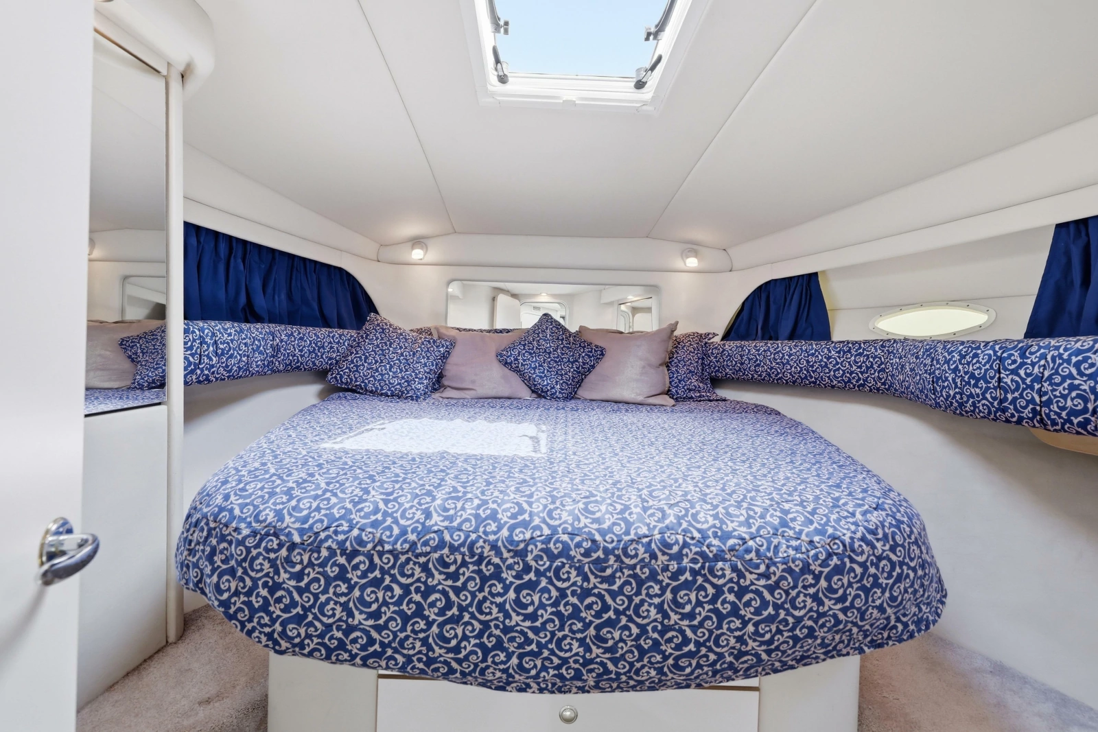 1997 Sea Ray 370 Aft Cabin