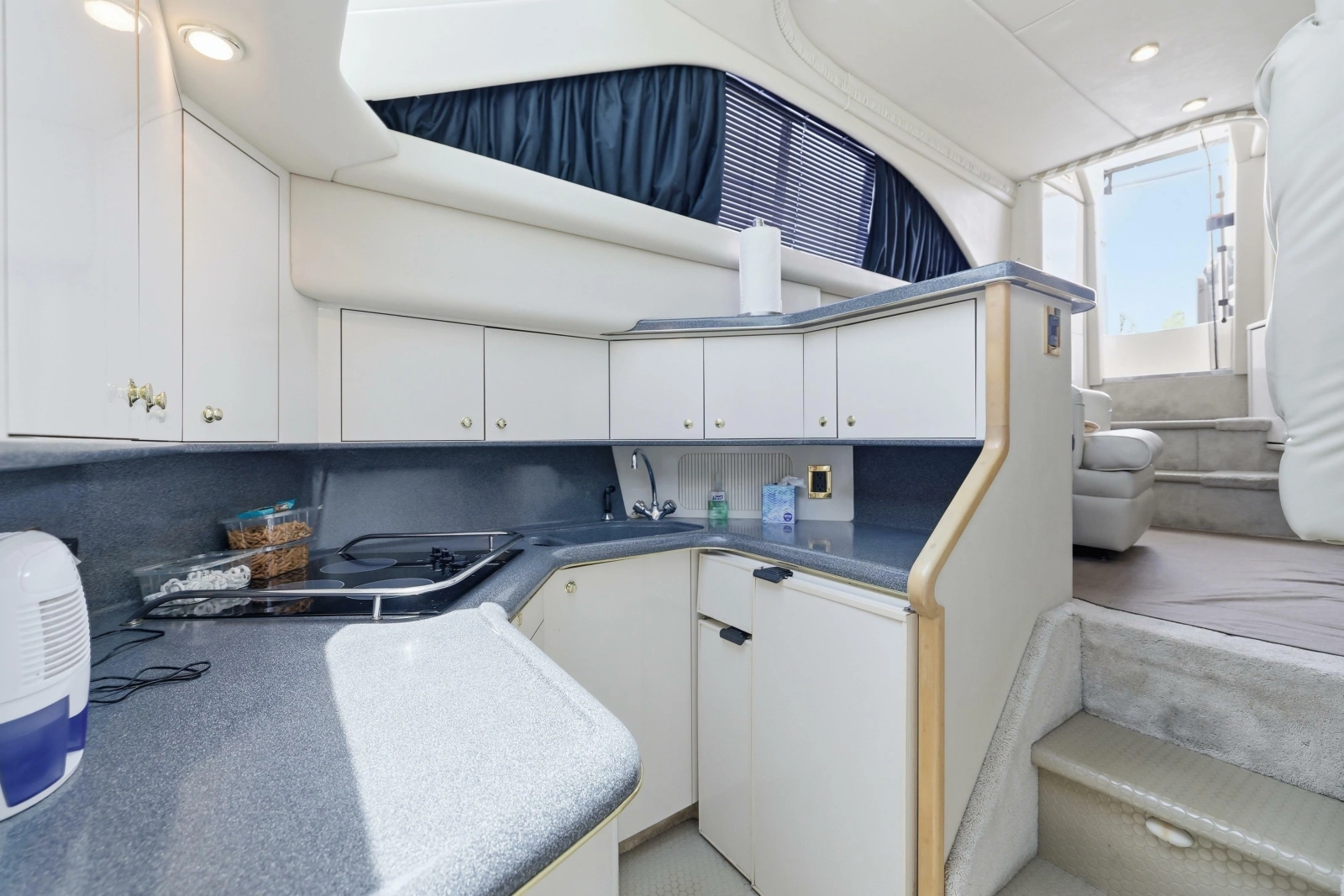 1997 Sea Ray 370 Aft Cabin