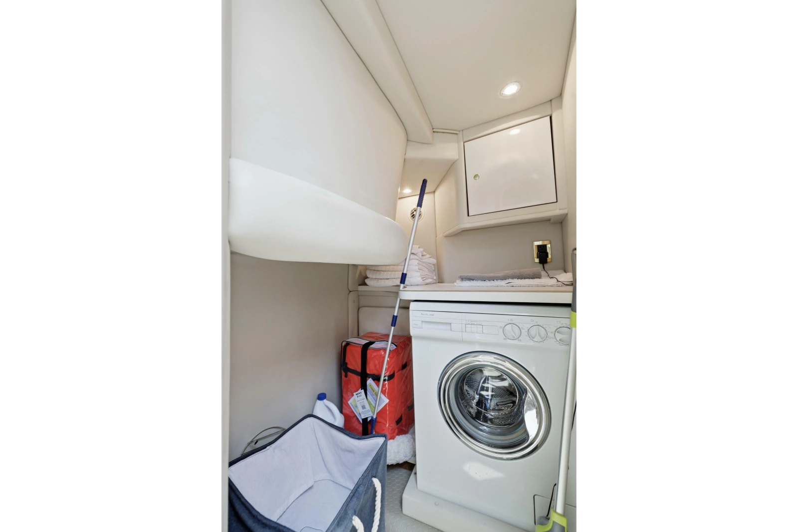 1997 Sea Ray 370 Aft Cabin