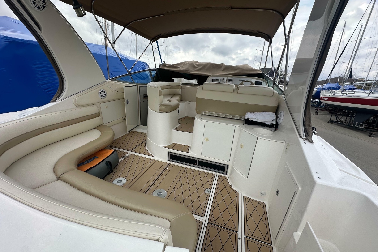 1995 Cruisers Yachts 3575 Esprit