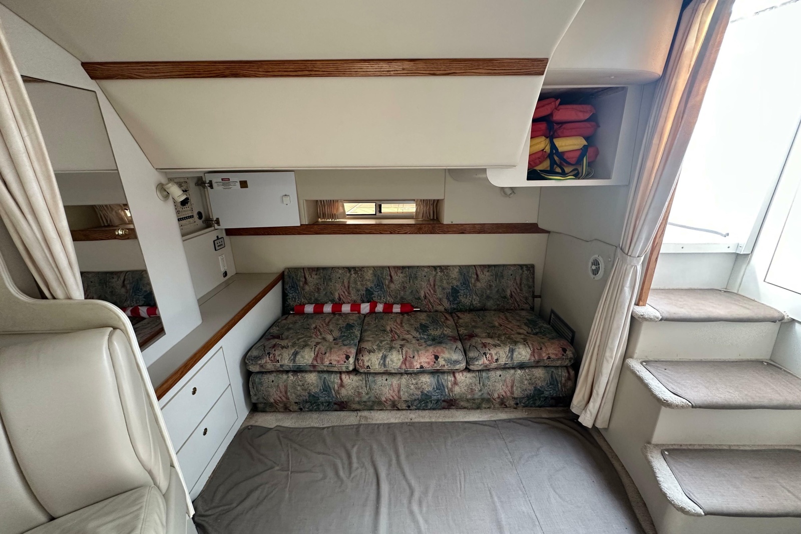 1995 Cruisers Yachts 3575 Esprit