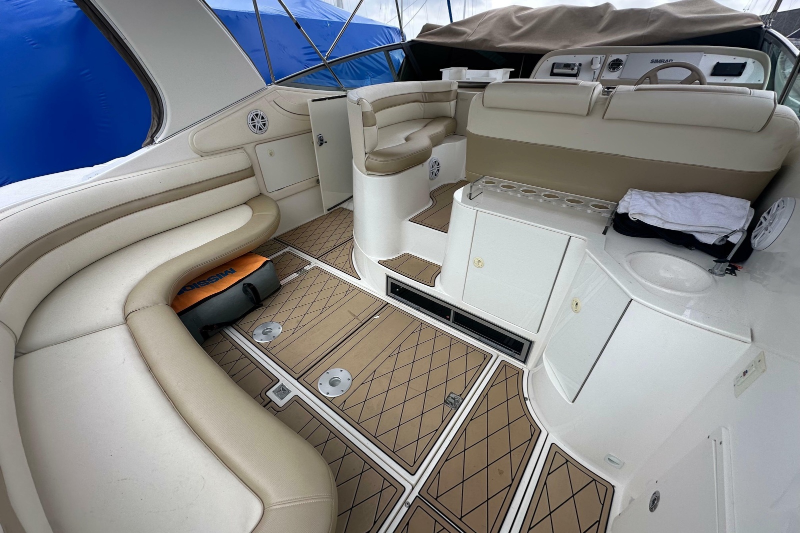 1995 Cruisers Yachts 3575 Esprit