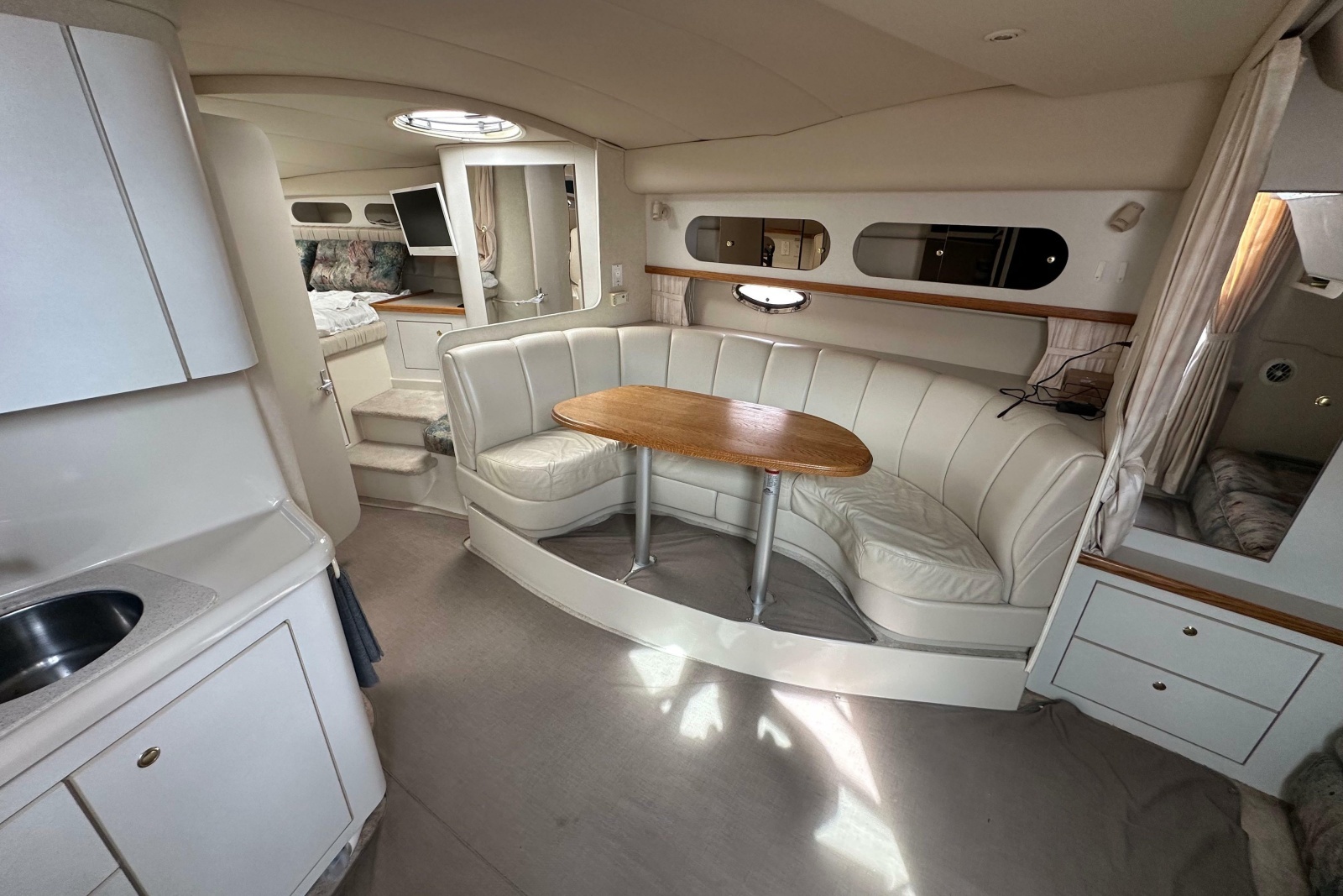 1995 Cruisers Yachts 3575 Esprit