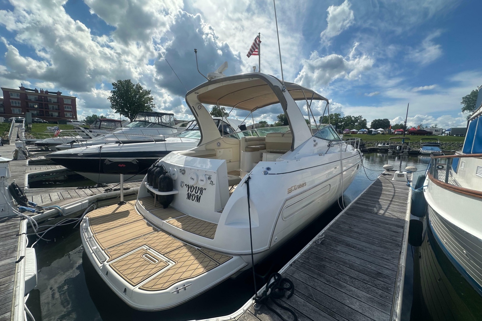 1995 Cruisers Yachts 3575 Esprit
