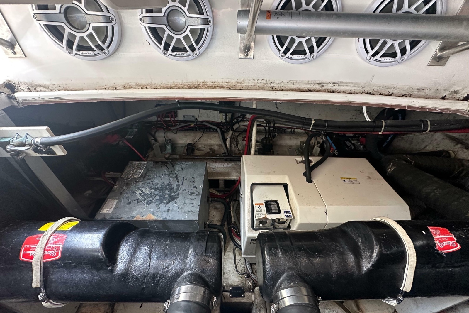 1995 Cruisers Yachts 3575 Esprit