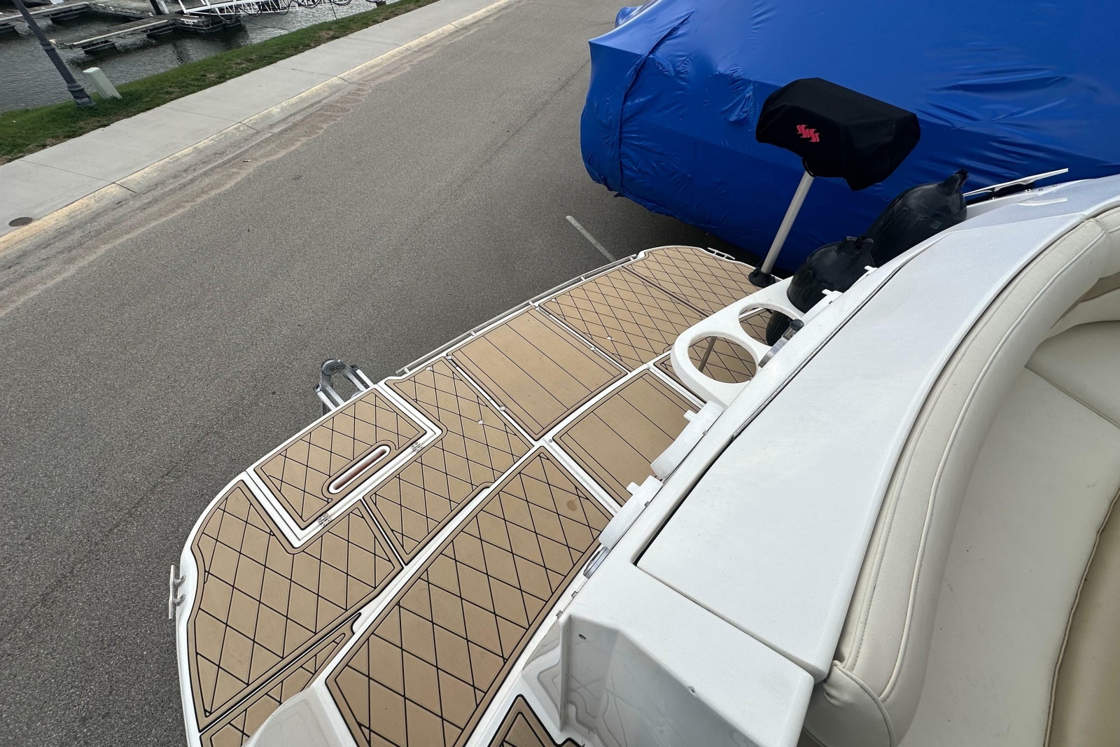 1995 Cruisers Yachts 3575 Esprit