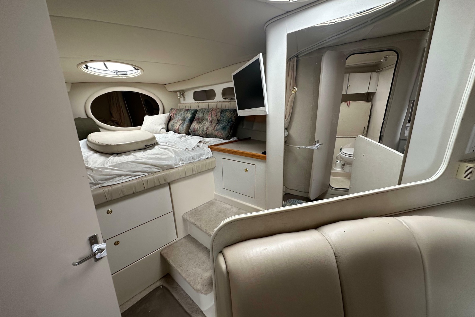 1995 Cruisers Yachts 3575 Esprit