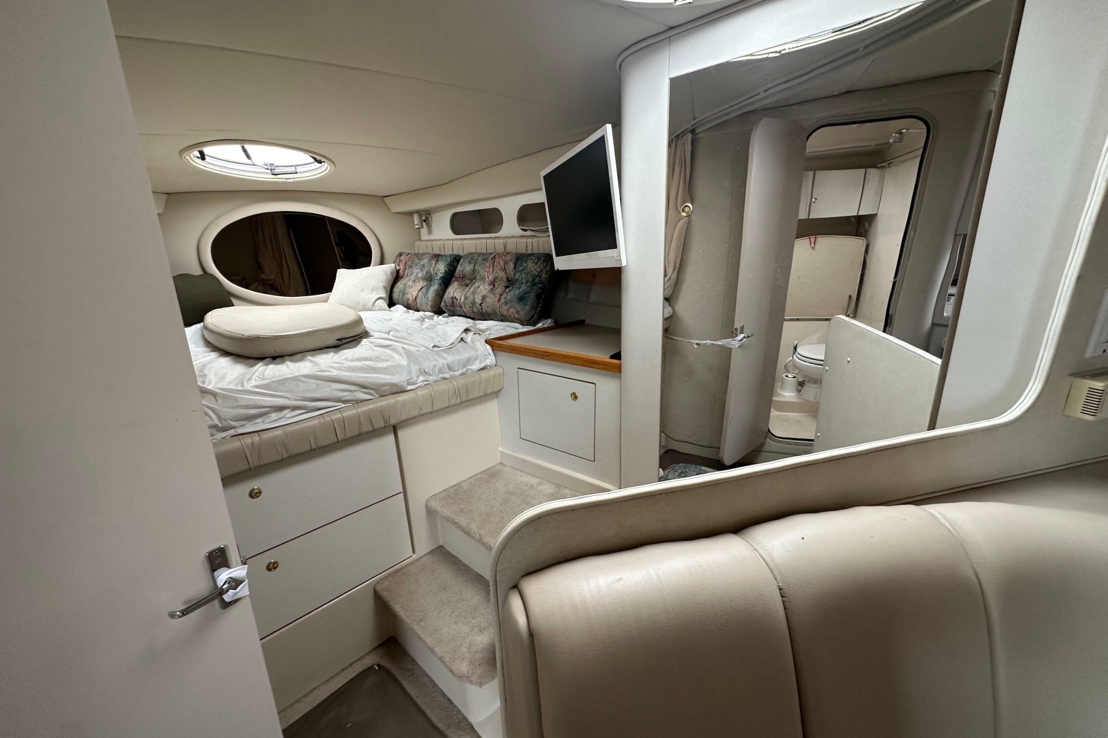 1995 Cruisers Yachts 3575 Esprit