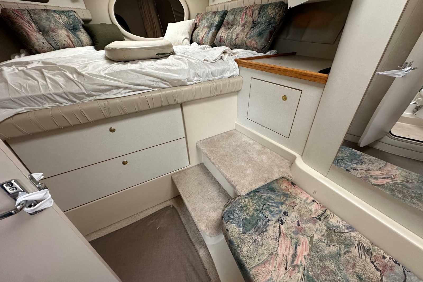 1995 Cruisers Yachts 3575 Esprit