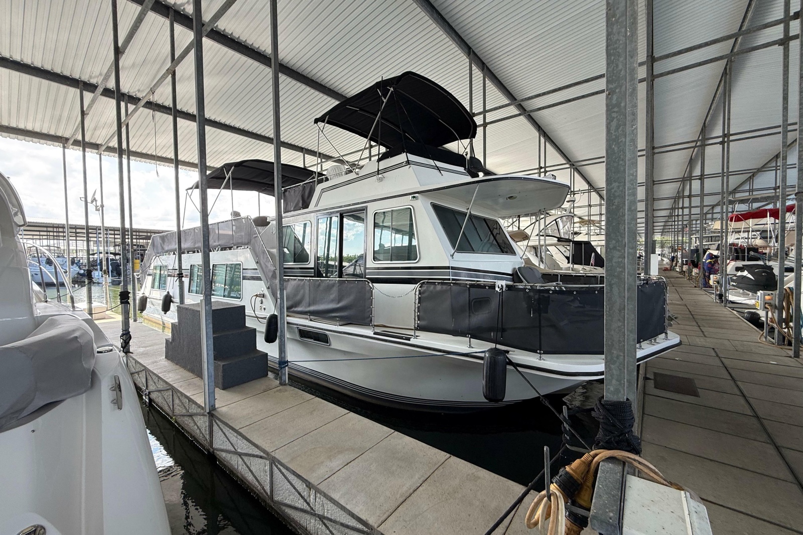 1995 Harbor Master 52 Wide Body