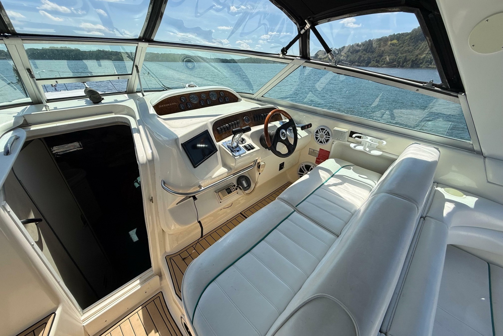 1995 Sea Ray Sundancer 330