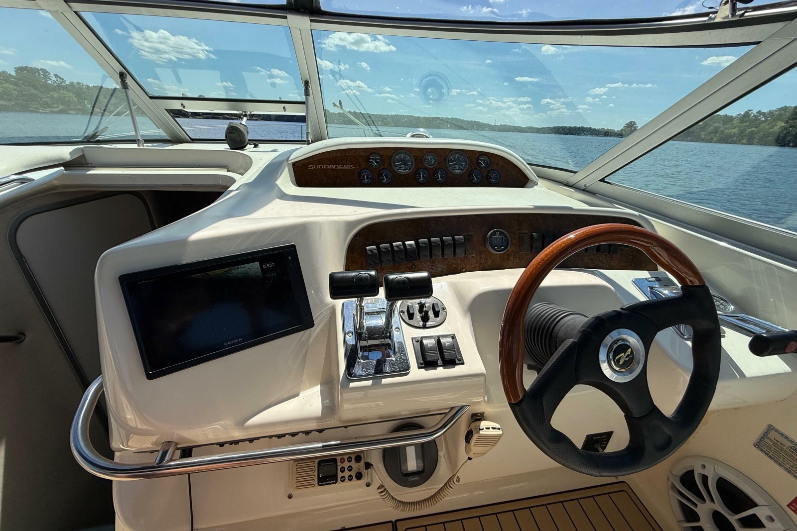 1995 Sea Ray Sundancer 330