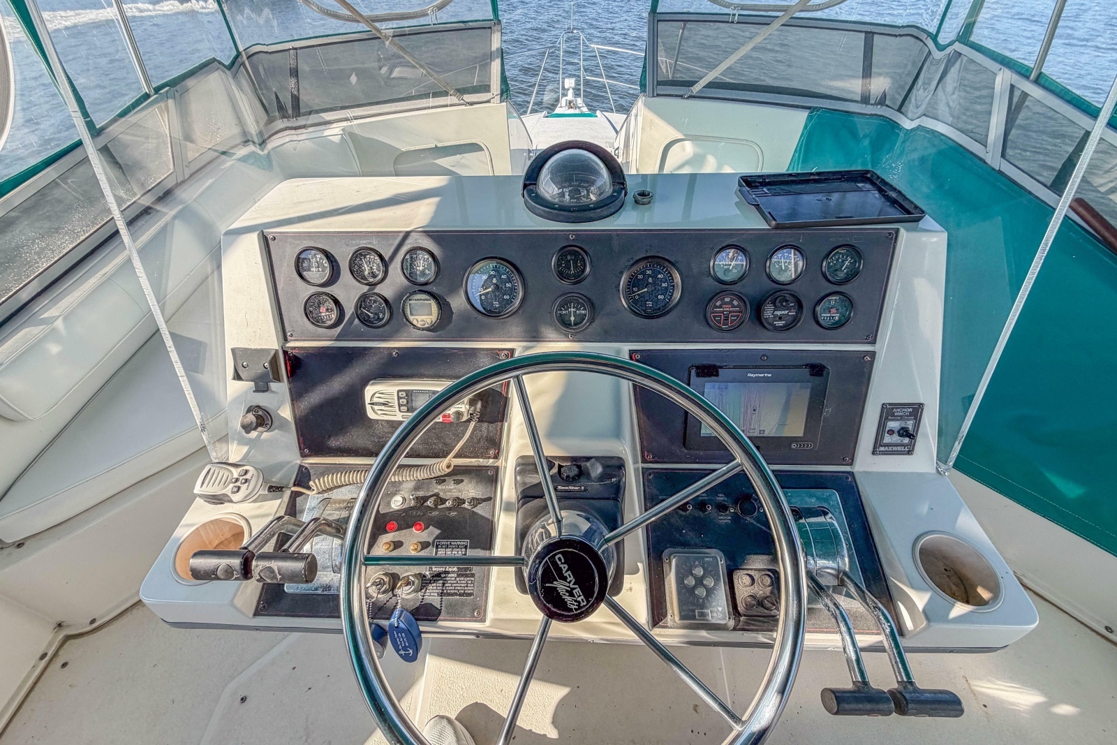 1994 Carver 380 Santego