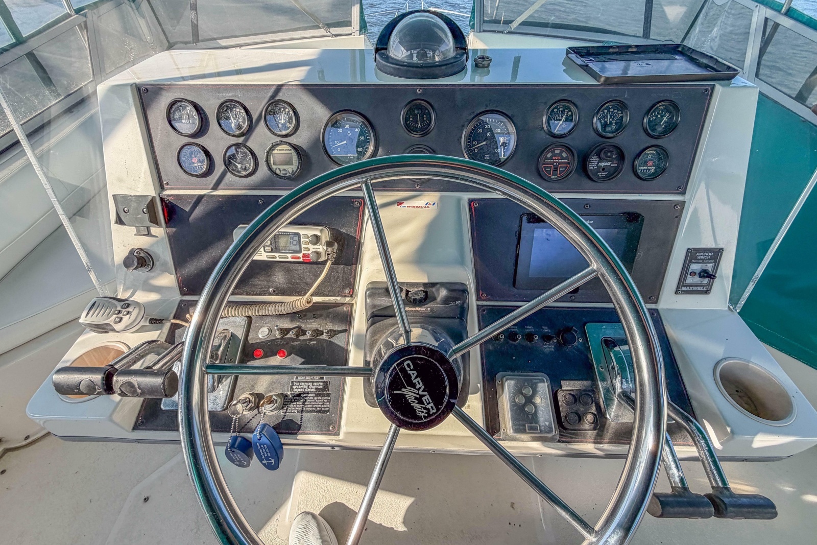 1994 Carver 380 Santego
