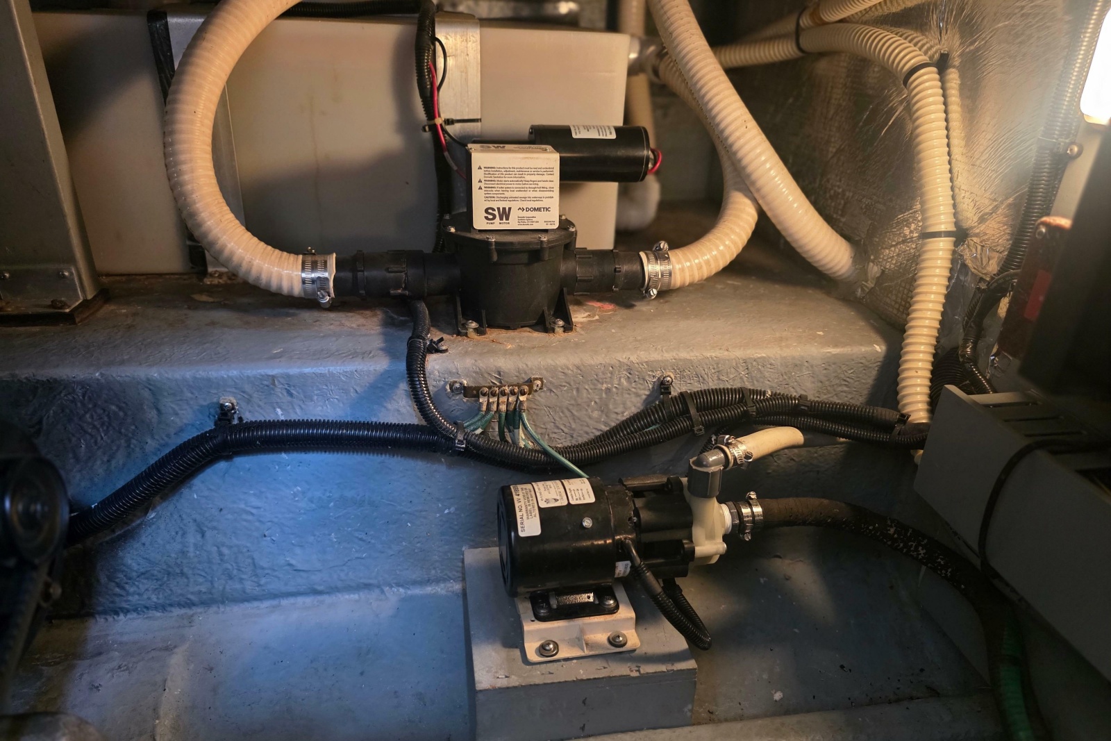 1994 Sea Ray 370 Express Cruiser