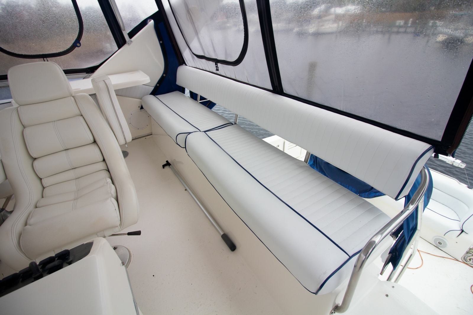 1993 Sea Ray 440 Express Bridge