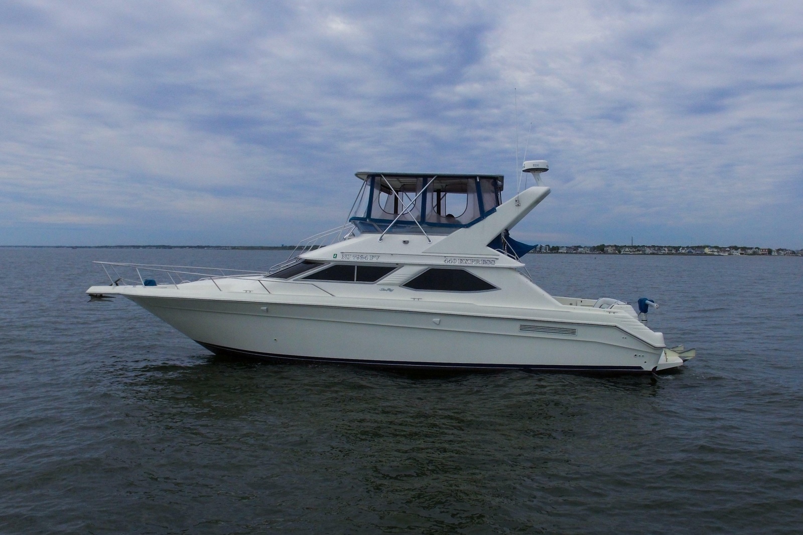 1993 Sea Ray 440 Express Bridge