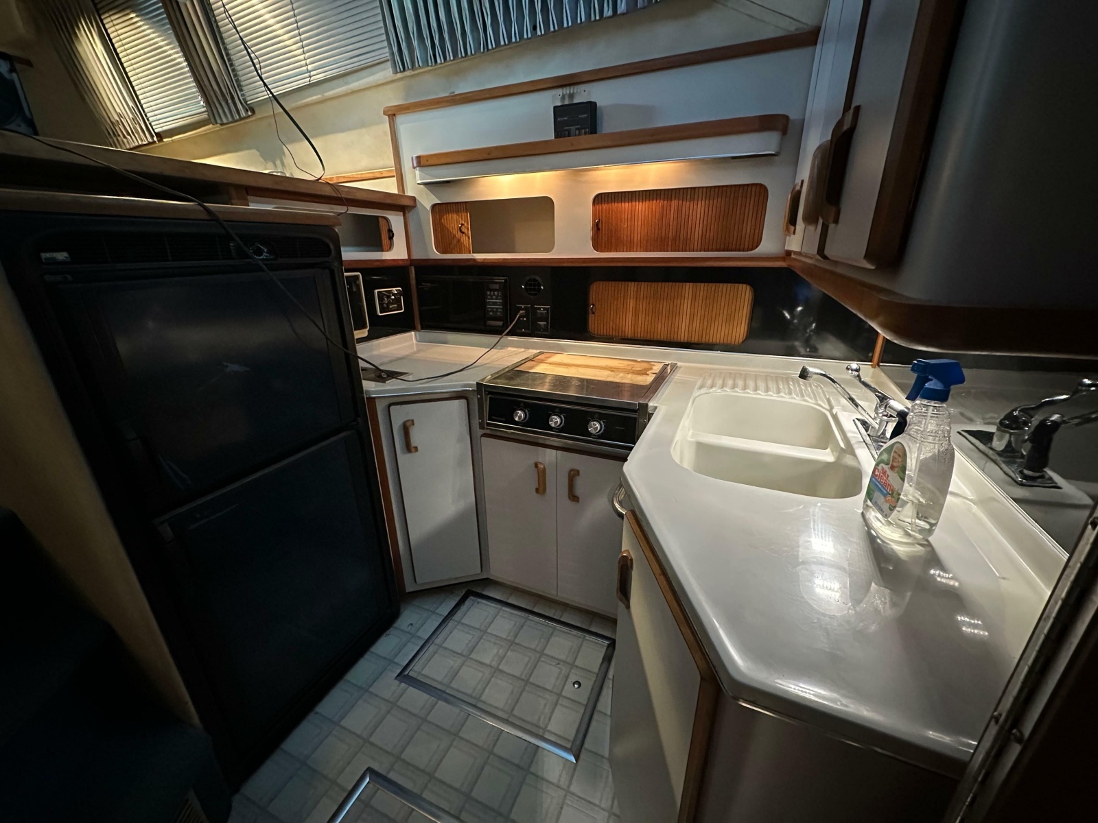 1991 Sea Ray 380 Aft Cabin