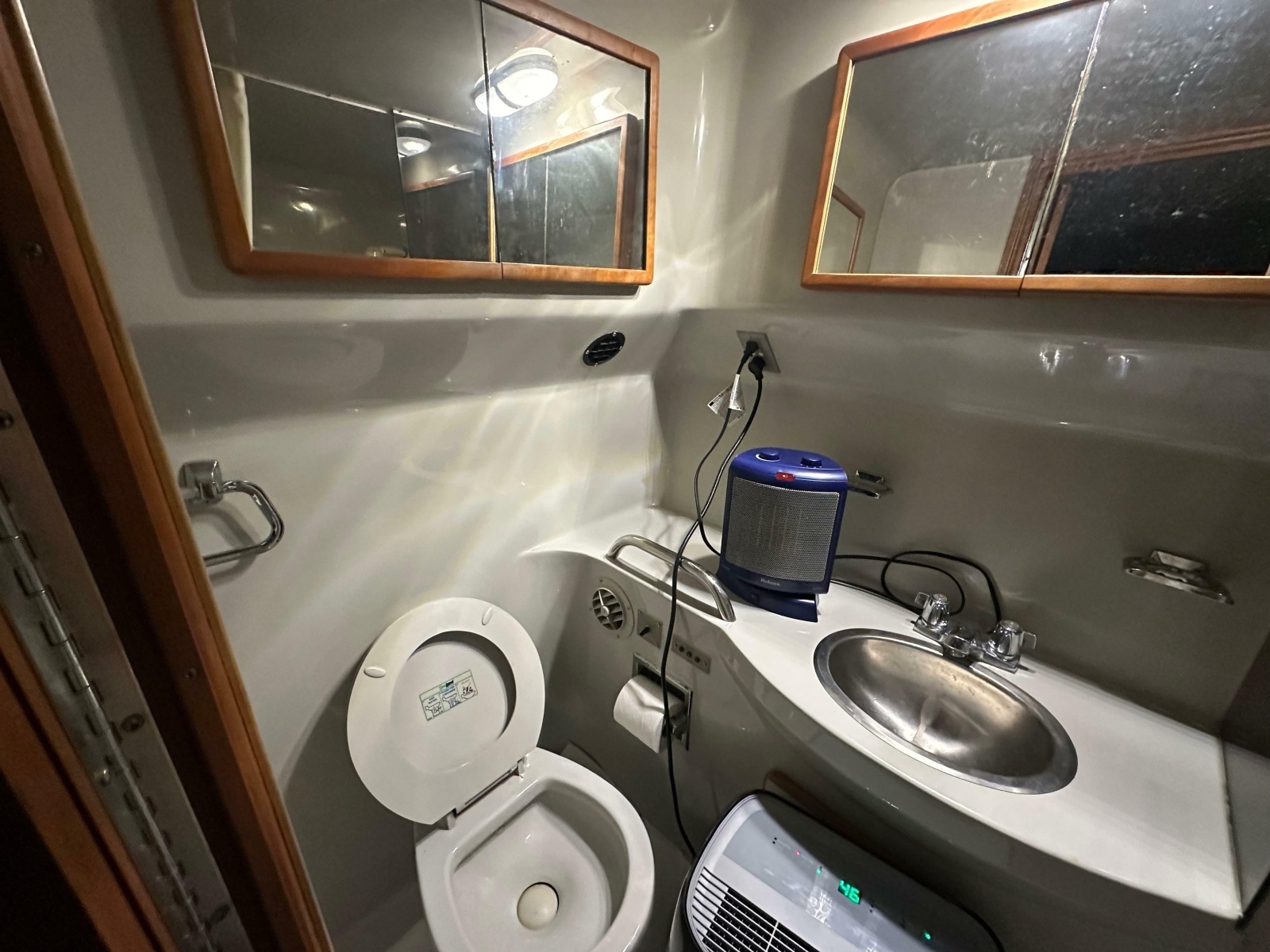 1991 Sea Ray 380 Aft Cabin