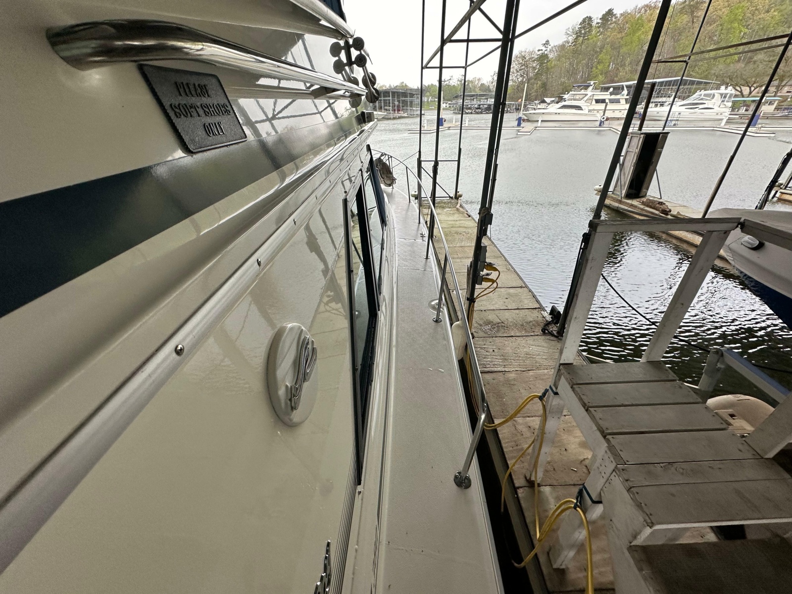 1991 Sea Ray 380 Aft Cabin