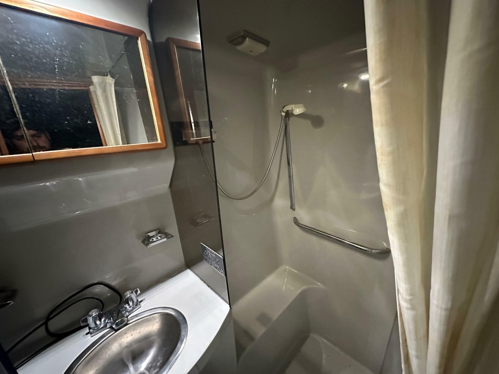 1991 Sea Ray 380 Aft Cabin