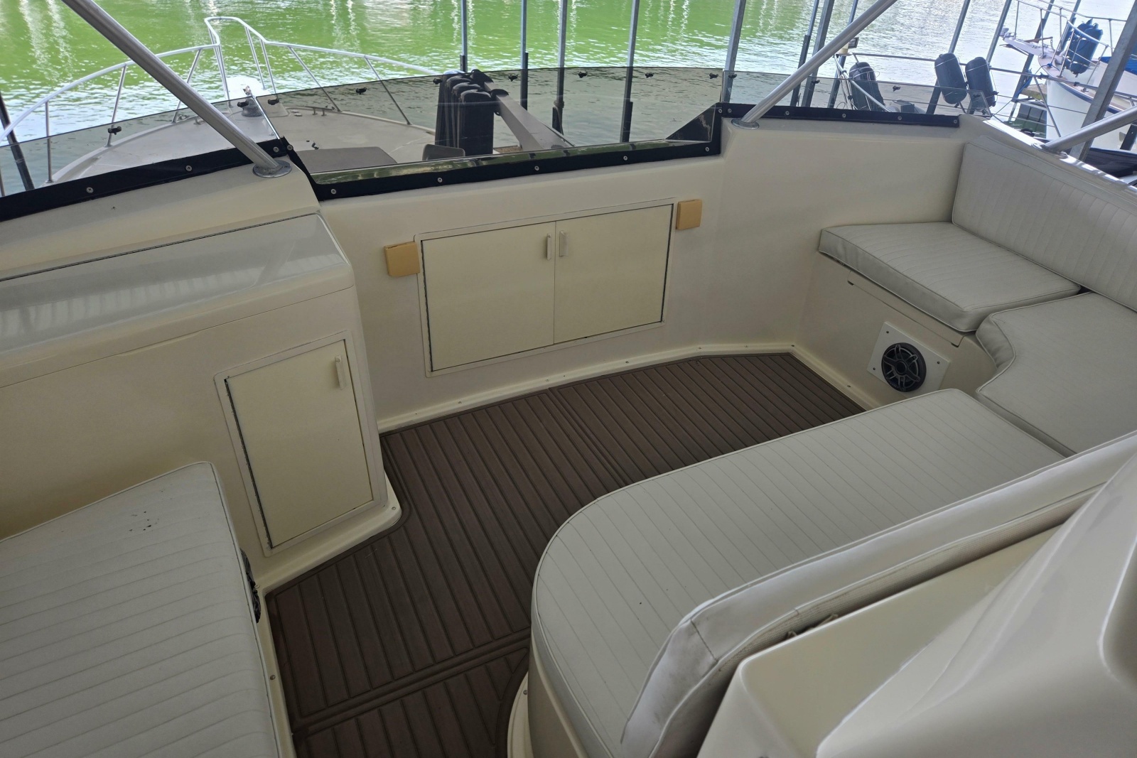 1990 Viking 53 Convertible