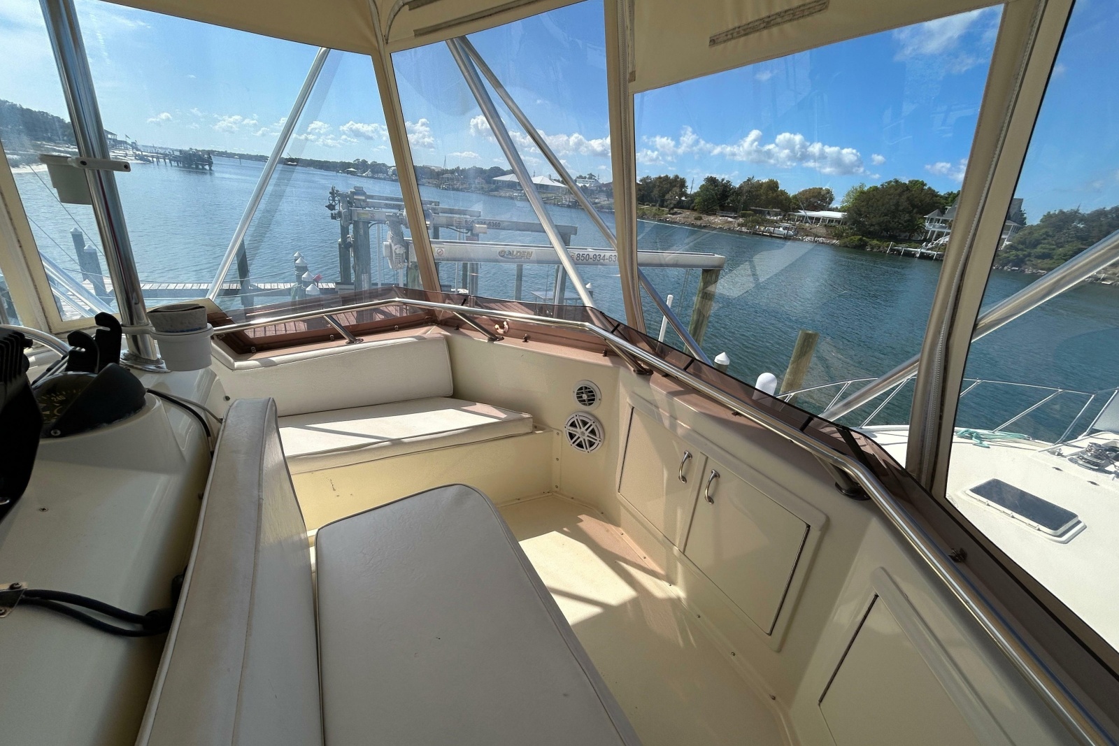 1989 Hatteras 45 Convertible