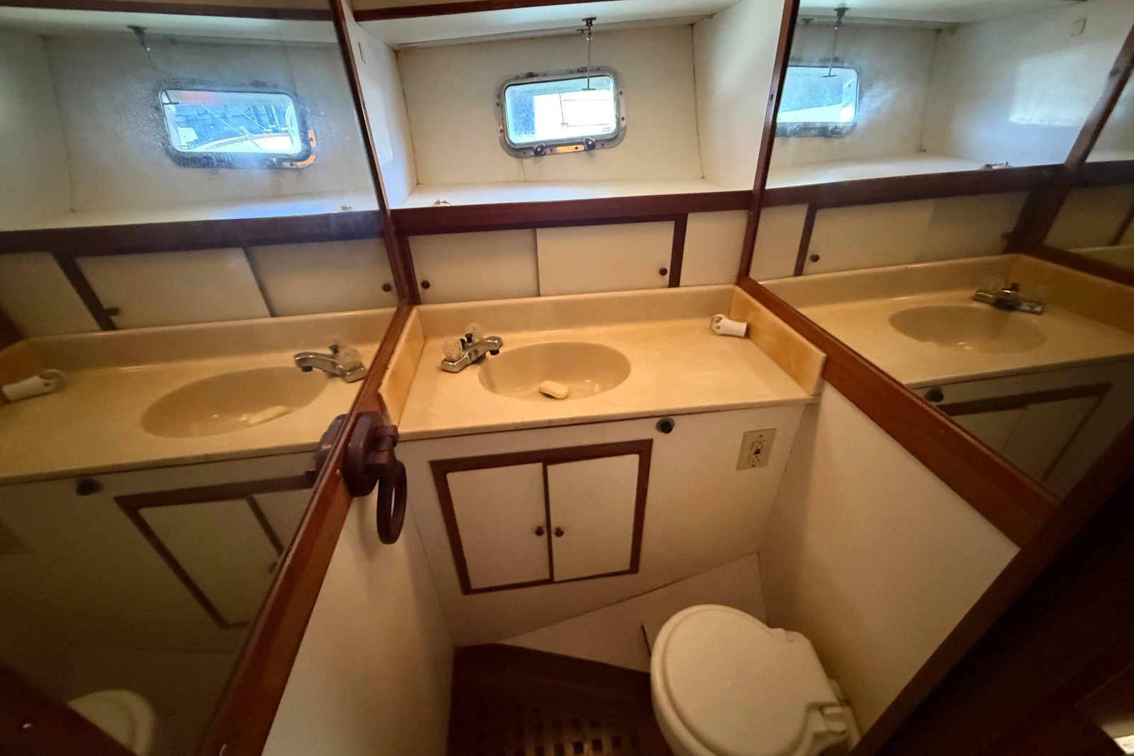 1989 Heritage East 40