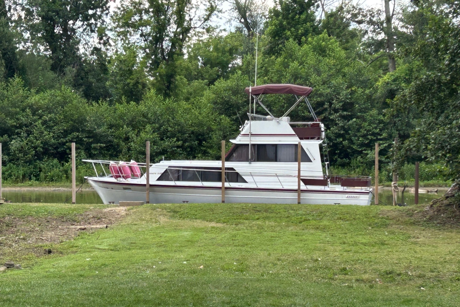 1989 Marinette 32 Sedan Flybridge