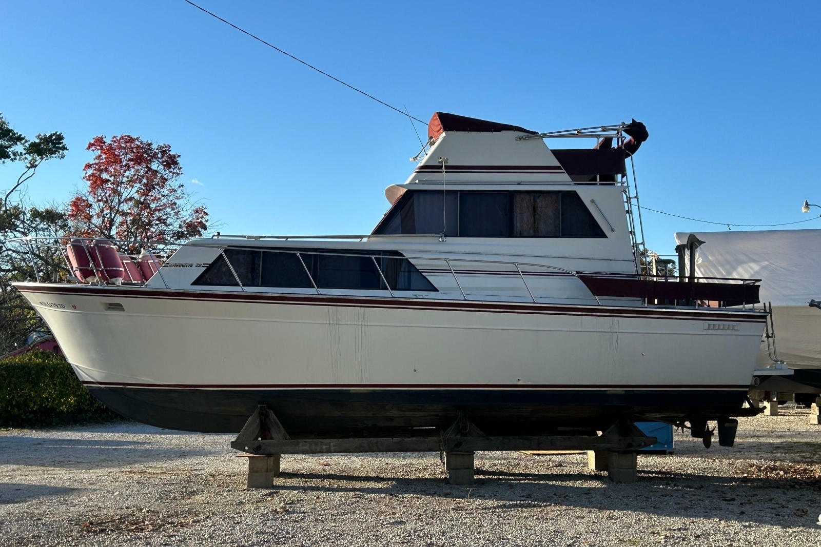 1989 Marinette 32 Sedan Flybridge