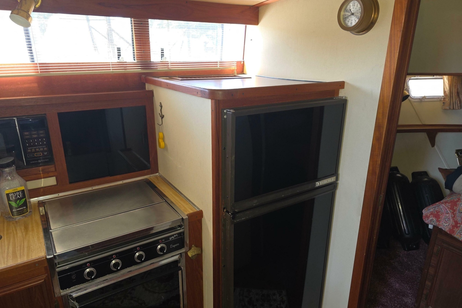 1988 Marinette 37 Motor Yacht